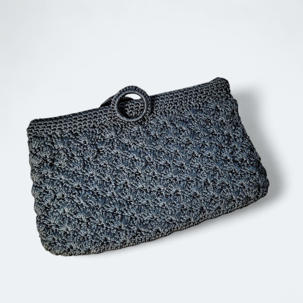 Vintage Handmade Lynn Threadgill Black Crochet Shell Stitch Clutch O-Ring Bag